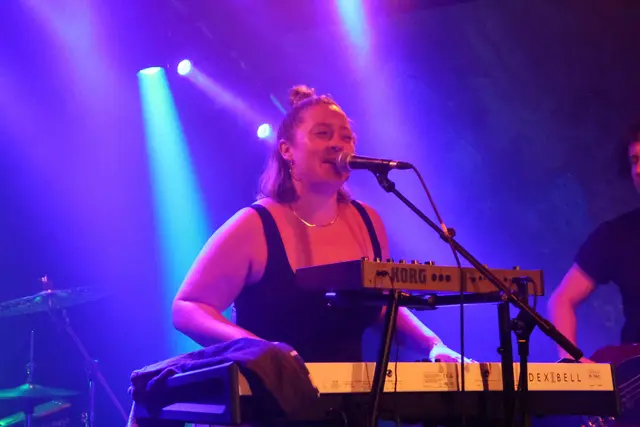 Neue Songs präsentierte auch Caro Gstädtner mit Band.