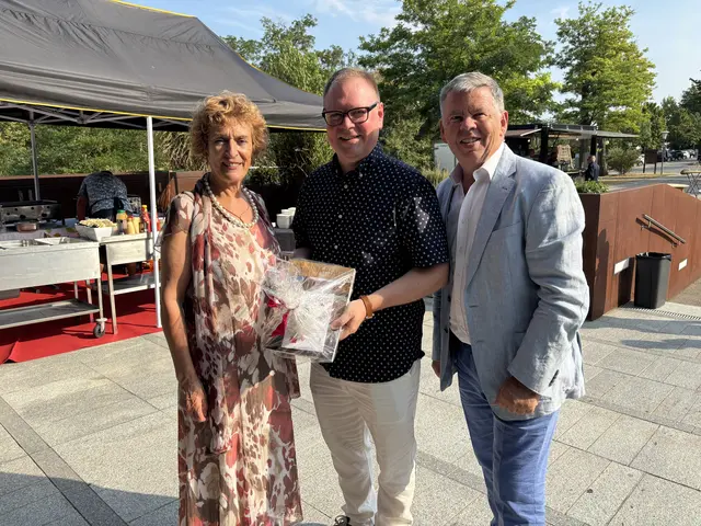 Bürgermeister Franz Aigner (Mitte) mit Regina Blondiau-Köllner (Bürgermeisterin Zeiselmauer-Wolfpassing) und Eduard Roch (Vizebürgermeister Zeiselmauer-Wolfpassing). | Foto: Victoria Edlinger