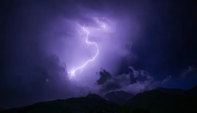 Ab Donnerstagmittag gilt für das Tiroler Unterland eine orange Unwetterwarnung: es werden lokal heftige Gewitter erwartet. (Symbolbild) | Foto: Pixabay