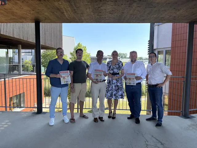Zu Besuch bei MeinBezirk Hartberg: 3 v.l.: Wolfgang Dolesch, Amela Hirzberger, Manfred Harrer mit Mitarbeitern von MeinBezirk. | Foto: MeinBezirk