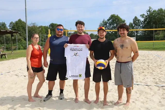 Die Mitglieder des Volleyballclubs Tieschen feierten gemeinsam das 25-jährige Bestehen ihres Vereins. | Foto: Johann Schleich