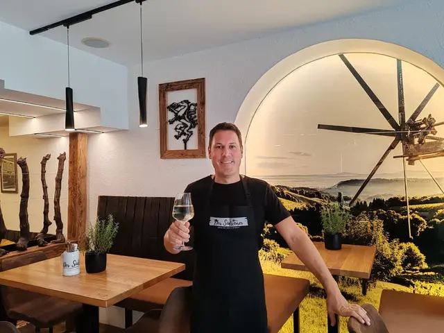 Der Wirt Alexander Warasdin in seinem Restaurant in Leibnitz.