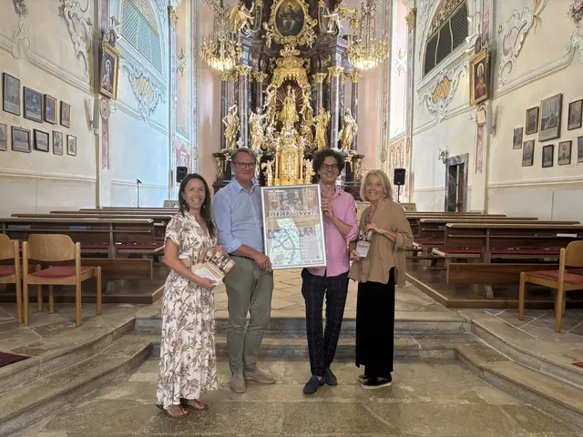 V. l.: Karin Heschl-Polzhofer, Bürgermeister Marcus Martschitsch, Sascha El Mouissi und Rita Schreiner präsentieren das neue Klassik-Festival Lied.Styria in der Wallfahrtskirche Maria Lebin. | Foto: Alexander Schmaranzer/MeinBezirk