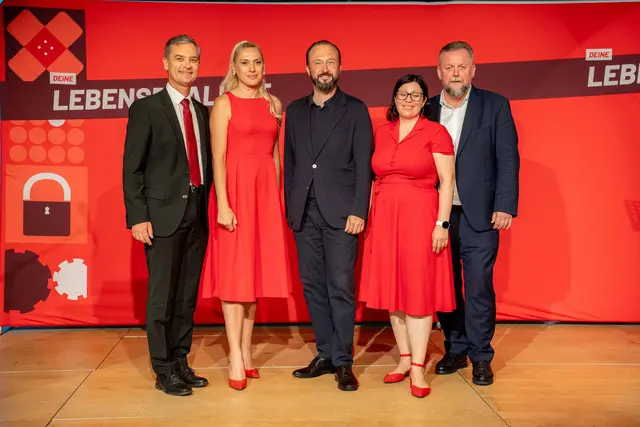 Bei der SPÖ-Bezirkskonferenz in Neudau: Wolfgang Dolesch, Amela Hirzberger, Max Lercher, Petra Almer und Manfred Harrer. | Foto: SPÖ Wahlkreis Oststeiermark