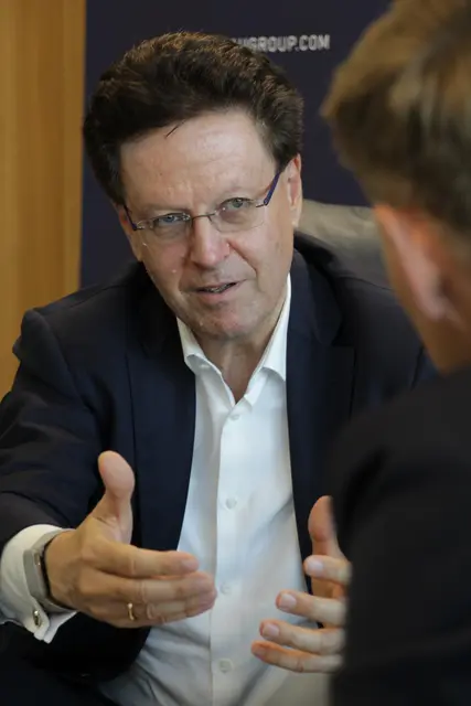 Habau Group-CEO Hubert Wetschnig: "Baufirmen leben von vielen kleinen Projekten. Es ist kein Geheimnis, dass die Gemeinden mit ihren Budgets kämpfen. Wenn dadurch die Zahl der Projekte in den Regionen weiter sinkt, hat die Bauindustrie ein Problem und kann viele Mitarbeiter nicht mehr beschäftigen." | Foto: MeinBezirk/Ingo Till