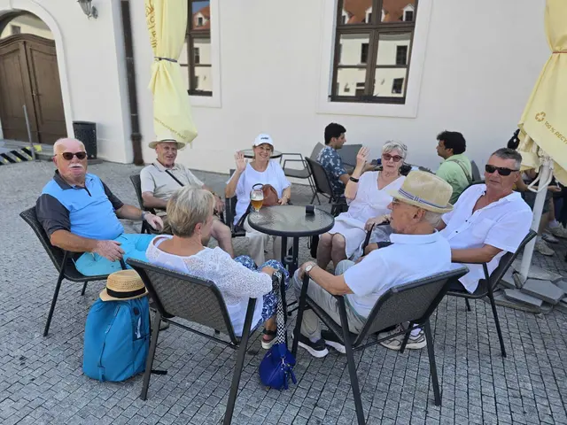 Gruppe im Schanigarten