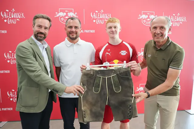 Mit Landeshauptfrau-Stellvertreter Stefan Schnöll, RB Leipzig Geschäftsführer Sport Marcel Schäfer, Nicolas Seiwald und SalzburgerLand-Tourismus-Geschäftsführer Leo Bauernberger | Foto: SalzburgerLand Tourismus/Franz Neumayr