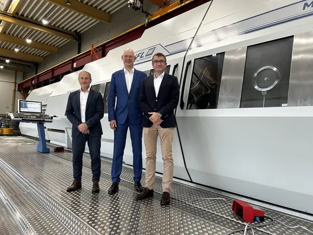 Von links: Franz Schön (WFL Milturn COO, Head of Order Management), Thomas Gegenhuber (Stadtrat für Wirtschaft, Innovation und Finanzen) und Stefan Hackl (CCO &amp; CFO). | Foto: Stadt Linz