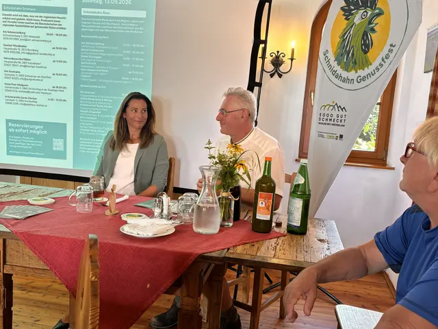 Präsentation der Veranstaltung beim Genussheurigen Böhm in Katzelsdorf: Wiener Alpen-Geschäftsführerin Mariella Klement-Kapeller und Martin Preineder als Vertreter der teilnehmenden Landwirte. | Foto: Zezula
