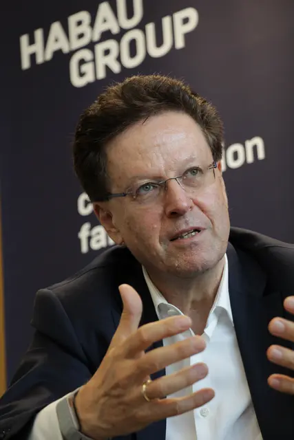 Habau Group-CEO Hubert Wetschnig: "Wir haben das Glück, dass derzeit Asfinag und ÖBB hier große Projekte umsetzen, bei denen wir als oberösterreichische Bauindustrie Aufträge bekommen. Würde es die nicht geben, hätten wir in Oberösterreich wesentlich mehr Sorgen." | Foto: MeinBezirk/Ingo Till