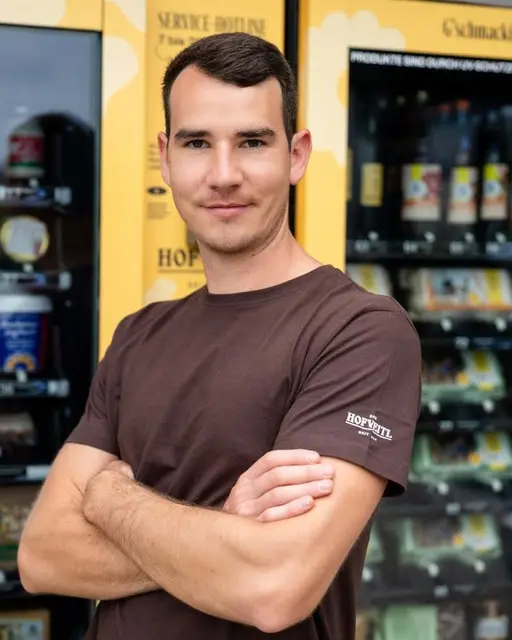 Gemeinsam mit seinen Eltern hat Hans-Peter Schlegl den traditionsreichen Betrieb in den vergangenen Jahren konsequent weiterentwickelt.  | Foto: Hofveitl