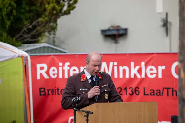 Feuerwehrkommandant OBI Bernhard Keiler blickte stolz auf 130 Jahre Feuerwehrgeschichte zurück und dankte seiner Mannschaft für ihren außergewöhnlichen Einsatz. | Foto: BFKDO Mistelbach/ ASB Gabriel Schodl