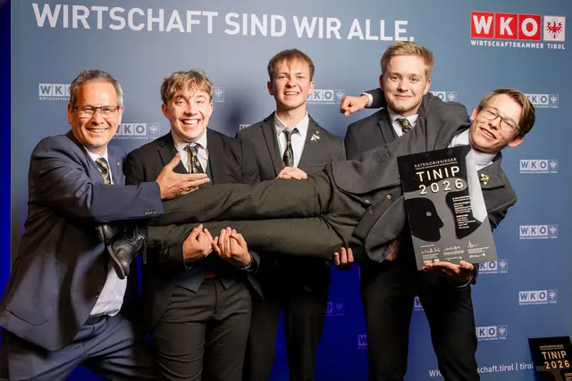 Die vier HTL-Schüler aus Reutte sicherten sich heuer bereits den Tiroler Nachwuchs Ingenieur Preis und sind nun für den Tiroler Lebensmittelinnovationspreis nominiert. | Foto: Marcus Krapf
