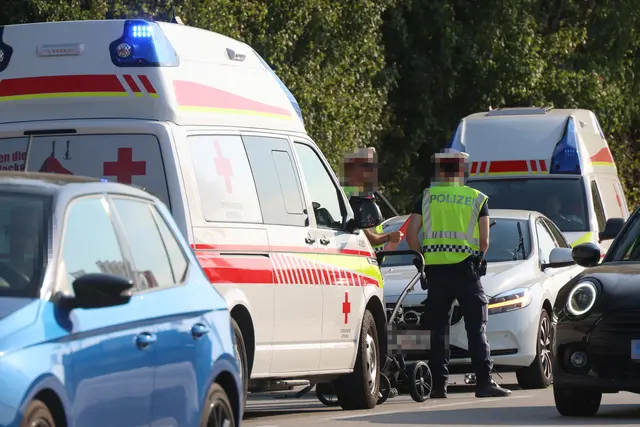 Skoda und Volvo krachen auf der Wienerstraße zwischen Gunskirchen und Edt bei Lambach zusammen. | Foto: laumat.at