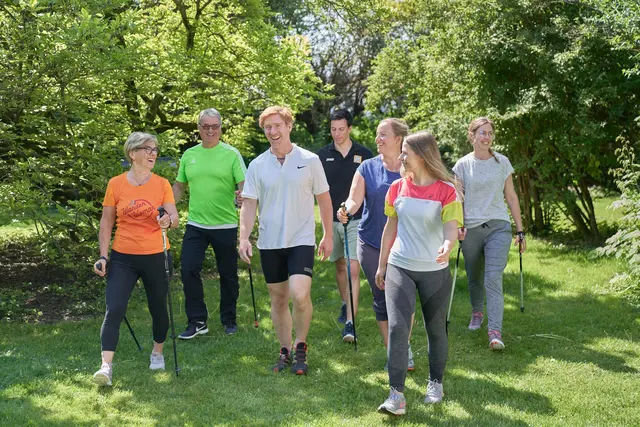 Lebensstiländerung leicht gemacht: Der Spaß in der Gruppe quer durch alle Altersgruppen steht beim „Tut gut!“-Programm „Vorsorge Aktiv“ im Vordergrund. | Foto: charakterphotos, Philipp Monihart