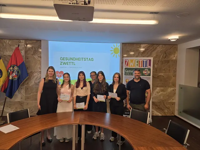 Die Diplomarbeitsgruppe der Zwettler Handelsakademie und Stadtrat Daniel Leitner freuen sich auf zahlreichen Besuch beim Gesundheitstag der Stadtgemeinde Zwettl am 5. September. | Foto: Stadtgemeinde Zwettl