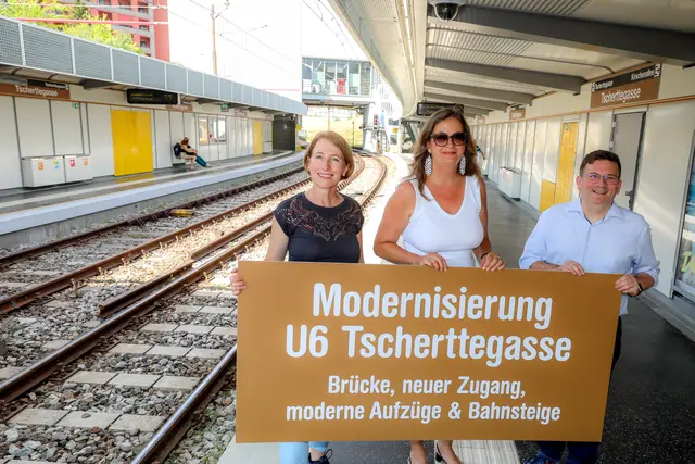 Gudrun Senk, Ulli Sima und Wilfried Zankl (v.l.n.r.) bei der U6-Station Tscherttegasse. | Foto: Christian Fürthner