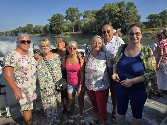 Personengruppe am Schiff