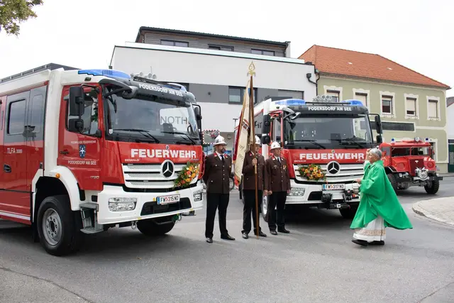 Ein besonderer Höhepunkt der Feierlichkeiten war die feierliche Segnung des neuen Tanklöschfahrzeuges TLFA 3000 sowie des Löschfahrzeuges mit Bergeausrüstung. | Foto: Freiwillige Feuerwehr Podersdorf am See