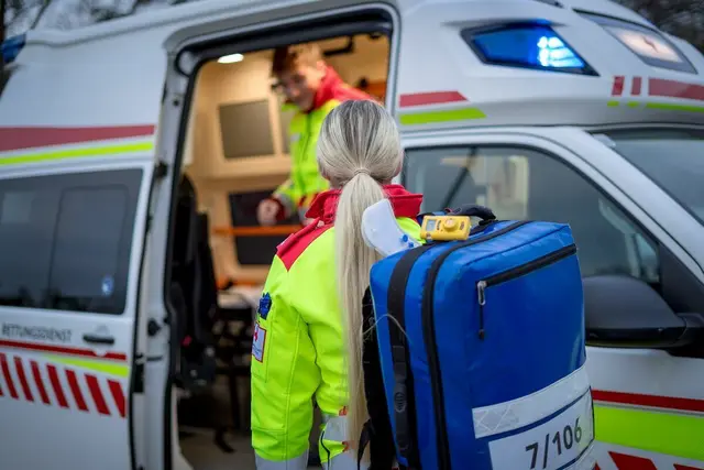 Der Bub wurde an Ort und Stelle erstversorgt und von der Rettung mit Verletzungen unbestimmten Grades ins ELKI Klagenfurt eingeliefert (Symbolfoto) | Foto: Bernhard Knaus