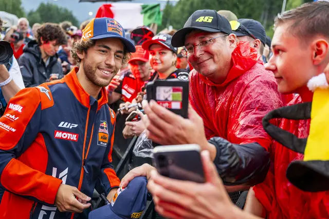 Autogramme und Selfies sind gefragt.