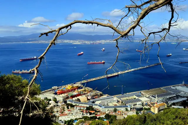 Gibraltar vom Upper Rock auch Affenfelsen genannt aufgenommen - Teilansicht.  