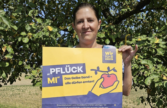 Gemeinderätin Bettina Schartner mit dem Plakat der Aktion. | Foto: FPÖ Bezirk Horn