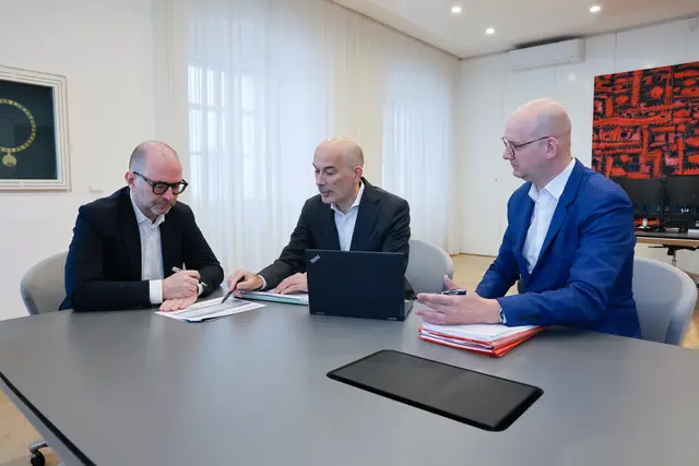 Die Entscheidung, externe Fachleute einzubinden, wurde bereits im Jänner im Linzer Gemeinderat einstimmig beschlossen – Finanzexperte Peter Pilz von BDO Austria (Mitte) wird die Stadt Linz bei den Einsparungsmaßnahmen beraten | Foto: Stadt Linz/Dworschak