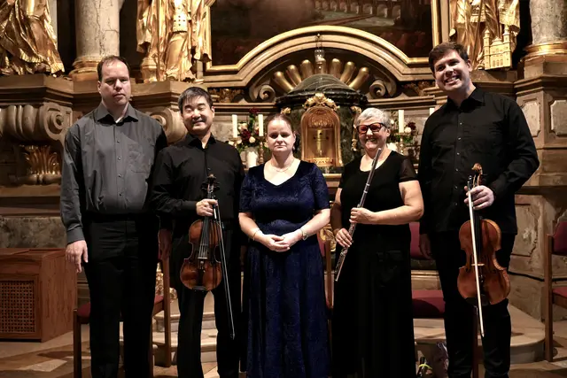 Das Sonnenorchester Salzburg lädt zu vier außergewöhnlichen Sommerkonzerten ein. V. l. n. r.: Matthias Gampe (Klavier), Go Yamamoto (Violine), Alina Konarska-Schmidt (Gesang), Silvia Habisch (Flöte) und Johannes Wessiepe (Viola). | Foto: Sonnenorchester