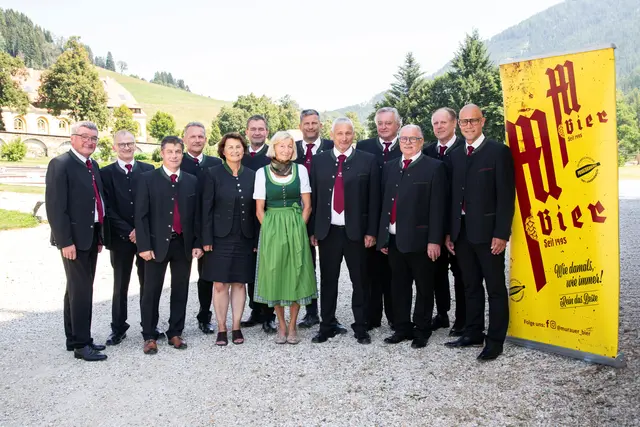Josef Rieberer, Klaus Auer, Robert Anthofer, Heinz Gobald, Ulrike Nagele, Franz Mayrhofer, Gudrun Oberkofler, Peter Doppler, Michael Leitner-Fidler, Heinz Ferner, Johann Lassacher, Anton Petzl und Michael Göpfart bei der Versammlung.