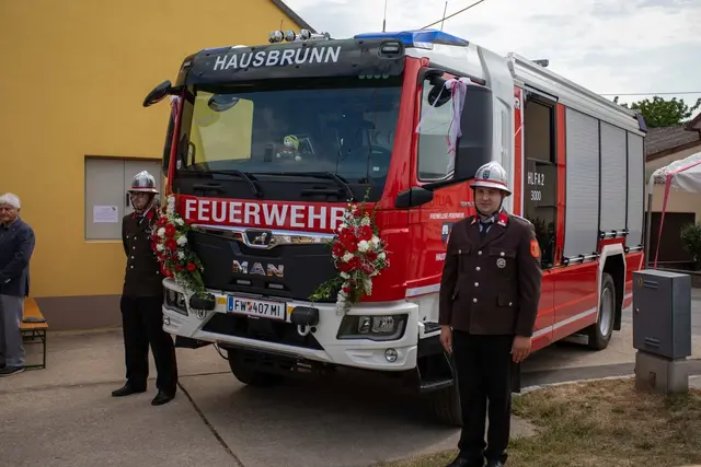 Großer Festtag für die Feuerwehr Hausbrunn: Zum 130-jährigen Jubiläum wurde das neue HLFA 2 feierlich gesegnet. | Foto: BFKDO Mistelbach/ ASB Gabriel Schodl
