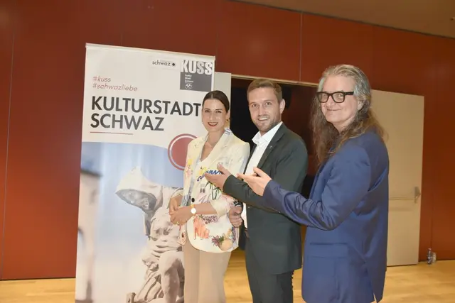 Gastgeber Franz Hackl mit Bürgermeisterin Victoria Weber, LA Dominik Mainusch | Foto: Foto: Hörhager
