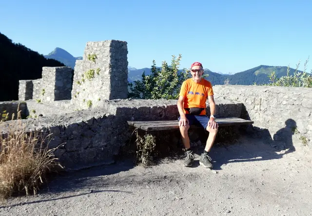 Ich mach einen Abstecher zur Ruine Wartenfels.