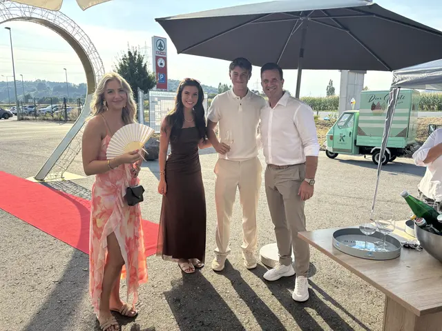Bernd Klampfer, Sohn Daniel mit Freundin Nora und Schwester Celina | Foto: MeinBezirk/Silvia Dresbach