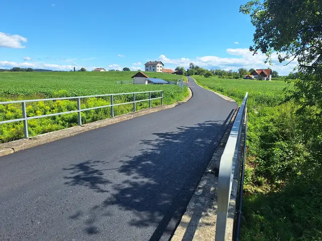 In Preding wird seit dem Frühjahr wieder kräftig saniert. Zusätzliche Förderungen helfen dabei, Straßen zu erneuern und das Gemeindebudget zu schonen.