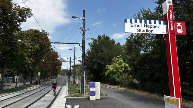 Sobald die 18er-Bim auf ihrer neuen Strecke fährt, gibt es auch diverse Änderungen im Busnetz.  | Foto: Andreas Pölzl/MeinBezirk