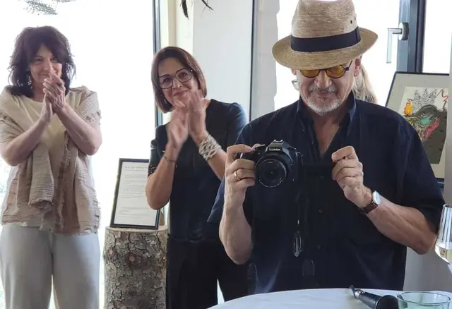 Applaus für Kulturreferent Wolfgang Schwaiger nach seiner sehr persönlichen und  poetischen Laudatio. | Foto: Cornelia Wied
