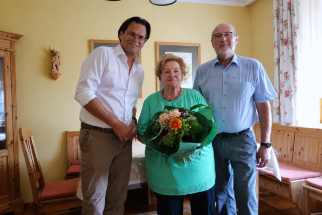 Bürgermeister Bernhard Heinl, Hildegard Schmid, GR Michael Vogler | Foto: Marktgemeinde Michelhausen