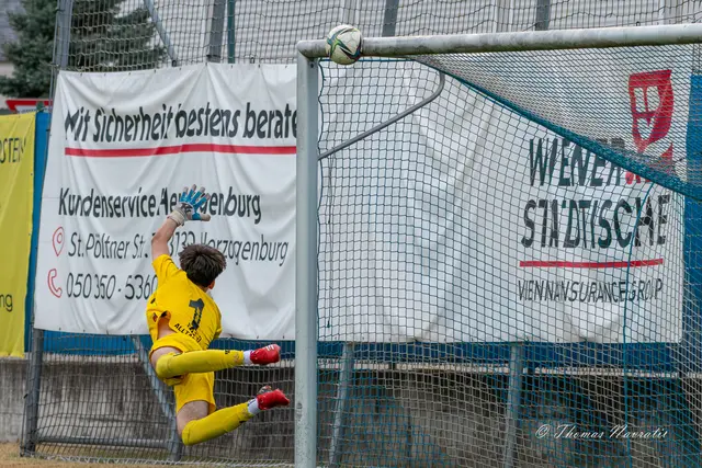 Ab der 60. Minute hütete Ersatztorhüter Emel Bešić das SCH-Tor. Hier streckt er sich vergeblich – doch der Ball landet am Aluminium. | Foto: Thomas Navratil