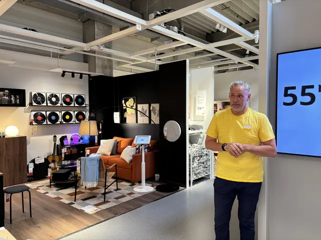 Gottfried Kienzl, Market Manager IKEA Österreich Süd führte durch das neu gestaltete Einrichtungshaus in Klagenfurt. | Foto: MeinBezirk/Lea Kainz