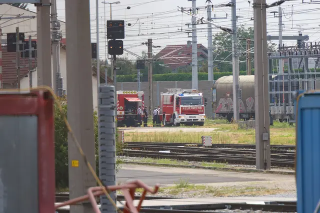 Großeinsatz am Welser Verschiebebahnhof: Ein Feuer war an einem Waggon ausgebrochen. | Foto: laumat.at