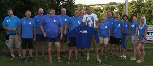 Der Brunnethaler Plattlerverein feierte sein 50-jähriges Bestehen. Dafür gab's von der Firma Hanslauer aus  Schärding ein neues Outfit. | Foto: PV Brunnenthal