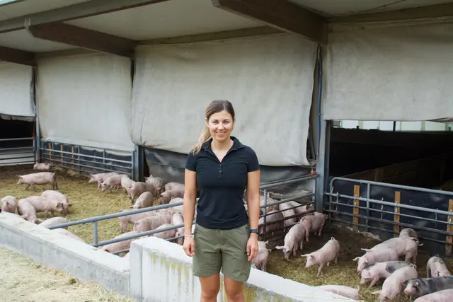 Julia Prünner ist seit 2020 im Bio-Betrieb ihres Vaters tätig.