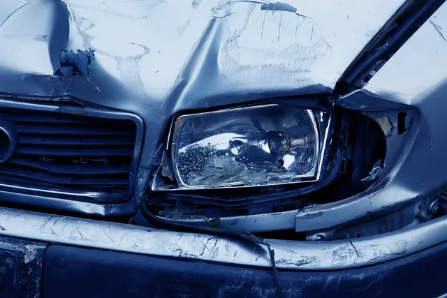 Ein betrunkener Autofahrer prallte am Donnerstagnachmittag in Graz gegen mehrere geparkte Fahrzeuge und überschlug sich anschließend mit seinem Fahrzeug.  | Foto: Symbolfoto Puclicdomainpictures/Pixabay