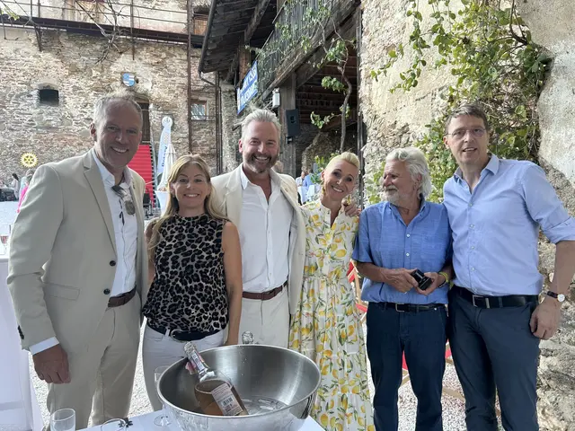 Präsident Gernot Waldner mit Gattin Doris, Günther und Alexandra Kazianka, Willhelm Fortin, Georg Messner (von links) beim Rotary Intercity-Meeting auf der Heunburg | Foto: Privat
