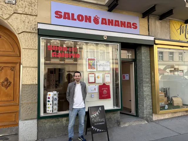 Mit dem Salon Ananas hat sich Clemens Ettenauer wieder an ein eigenes Geschäft herangewagt - nur wenige Monate später könnte Schluss sein.  | Foto: Lukas Ipirotis/MeinBezirk