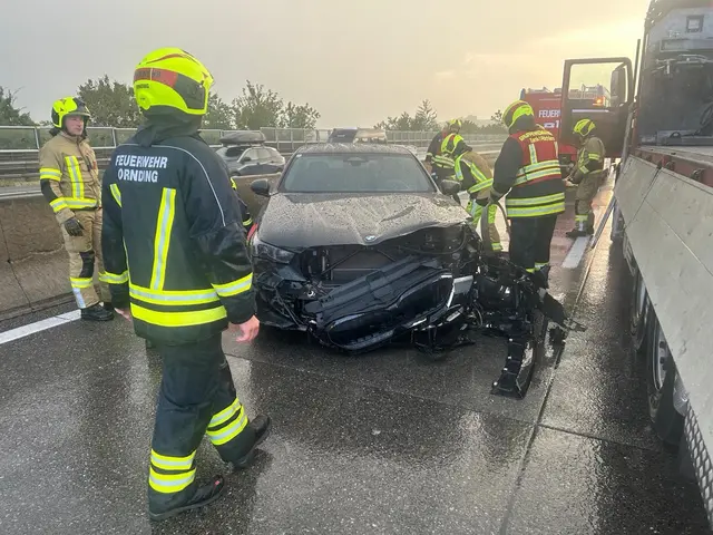 Ein Frühmorgen-Crash forderte einen Großeinsatz von Feuerwehr, Rettung und Polizei.
 | Foto: DOKU-NÖ