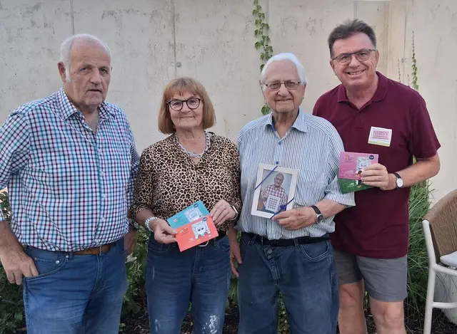 Obmannstellvertreter Otto Niemandsfreund, Christine Baldauf, Gerhard Geldner und Obmann Werner Schöll vom Mittelburgenländischen Briefmarkensammlerverein. | Foto: Werner Schöll