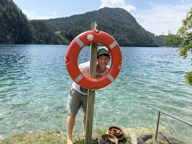 Andi Knoll tourt durch Österreich und machte am Hintersteiner See Halt.  | Foto: Hitradio Ö3/Denise Wurz
