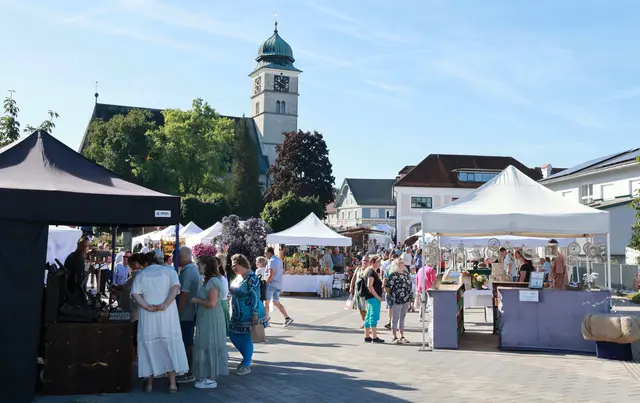 Der Benedikti-Markt lädt am Samstag, 26., und Sonntag, 27. September, jeweils von 10 bis 18 Uhr auf den Kirchenplatz in Pettenbach ein. | Foto: Fotoklub Pettenbach, Franz Etzenberger